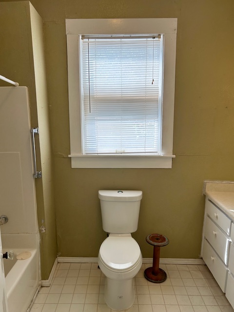 413 Fowzer Street Taylor, TX 76574 - Photo 6 of 9 a bathroom with a toilet