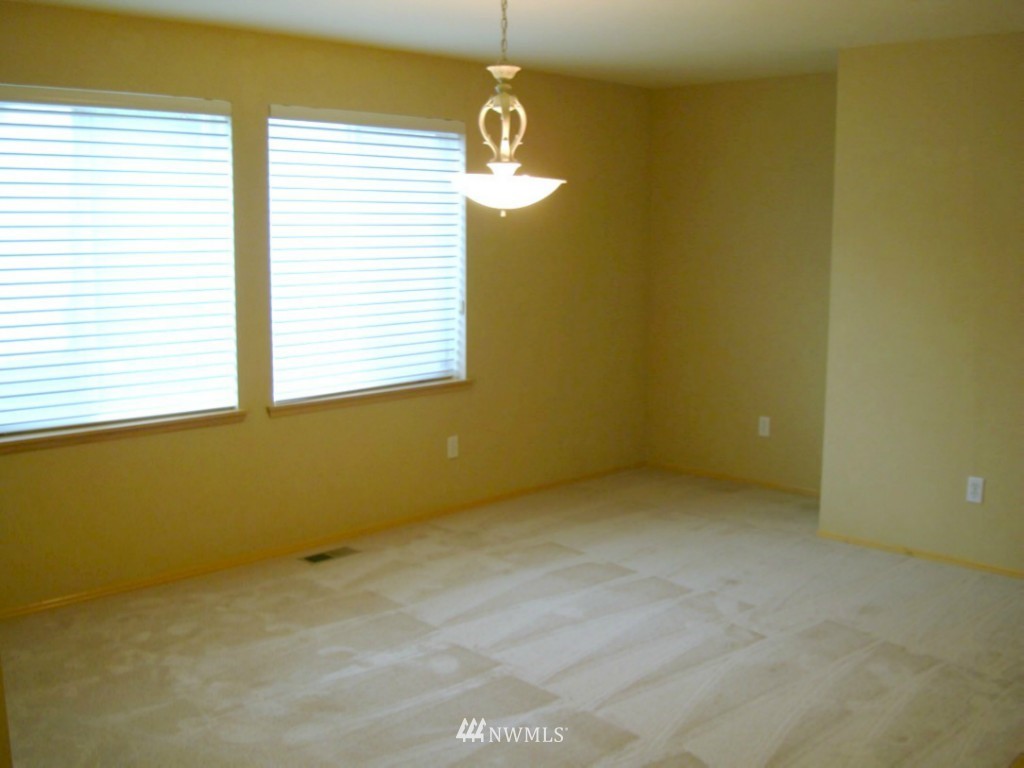 19974 101st Avenue Southeast Renton, WA 98055 - Photo 2 of 15 Gallery Image 2