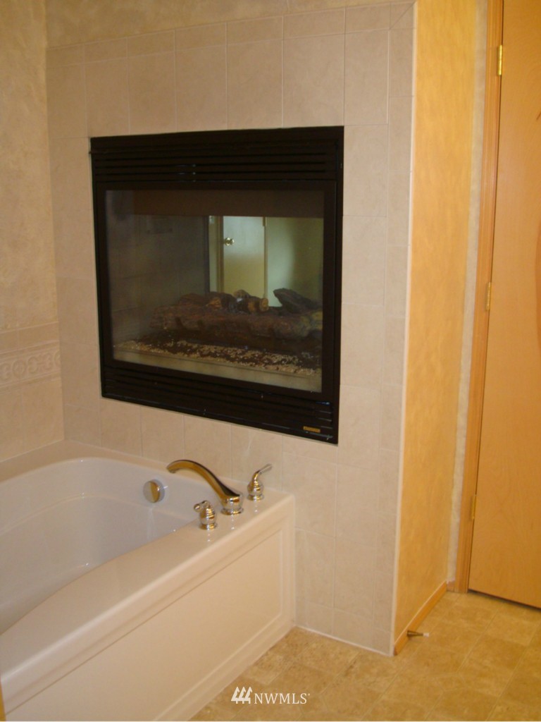 19974 101st Avenue Southeast Renton, WA 98055 - Photo 12 of 15 Gallery Image 12