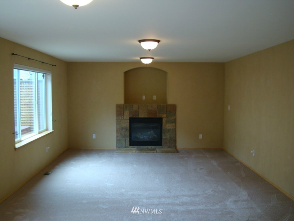 19974 101st Avenue Southeast Renton, WA 98055 - Photo 3 of 15 Gallery Image 3