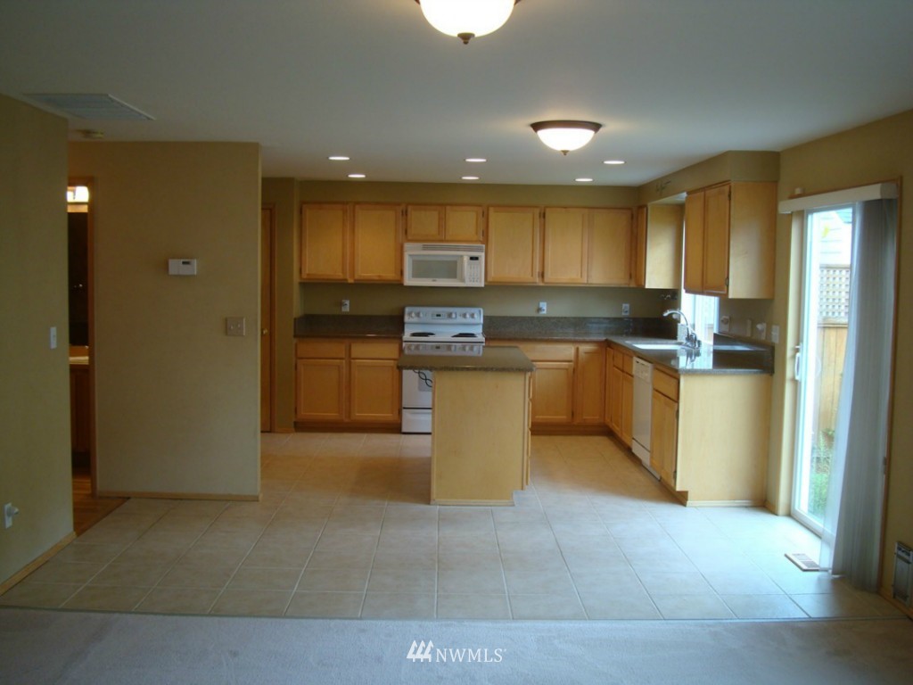 19974 101st Avenue Southeast Renton, WA 98055 - Photo 4 of 15 Gallery Image 4