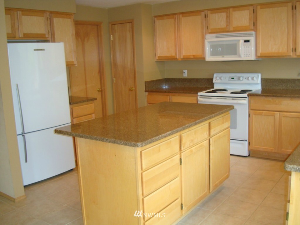 19974 101st Avenue Southeast Renton, WA 98055 - Photo 5 of 15 Gallery Image 5