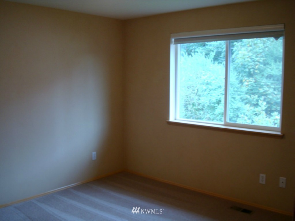 19974 101st Avenue Southeast Renton, WA 98055 - Photo 7 of 15 Gallery Image 7