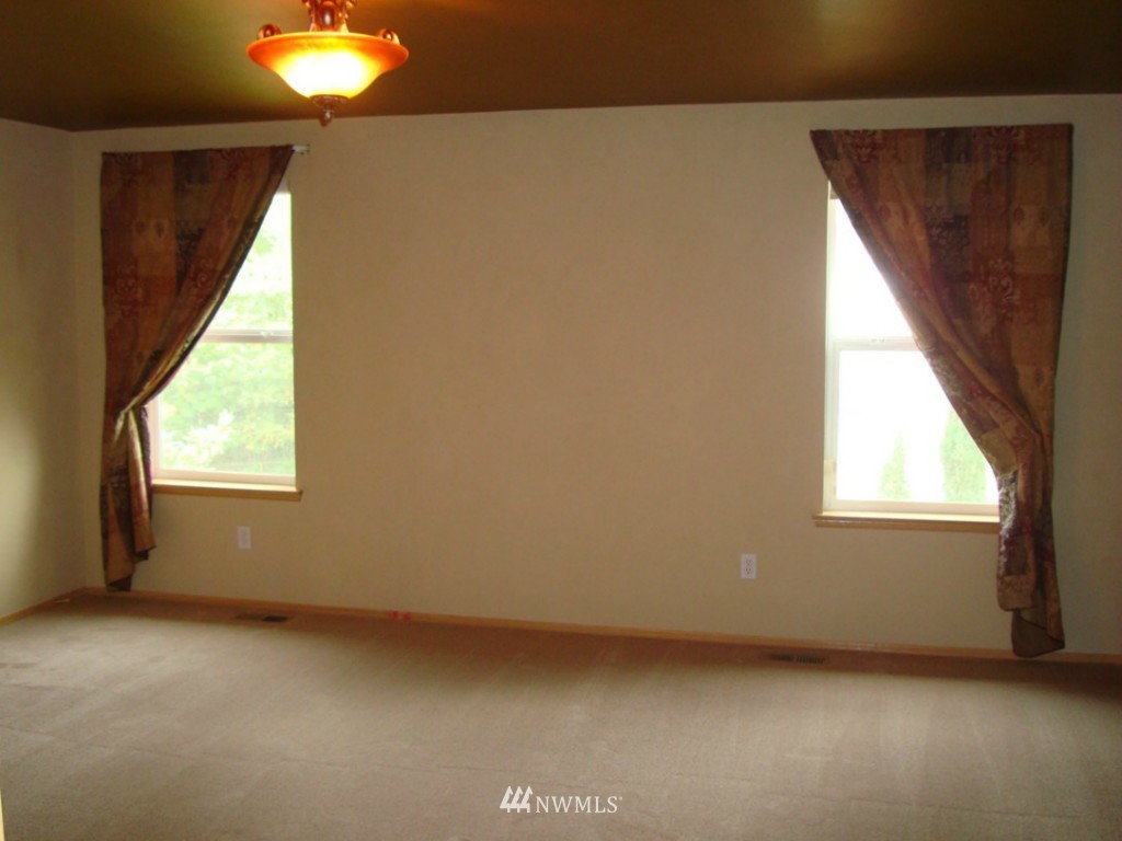 19974 101st Avenue Southeast Renton, WA 98055 - Photo 9 of 15 Gallery Image 9