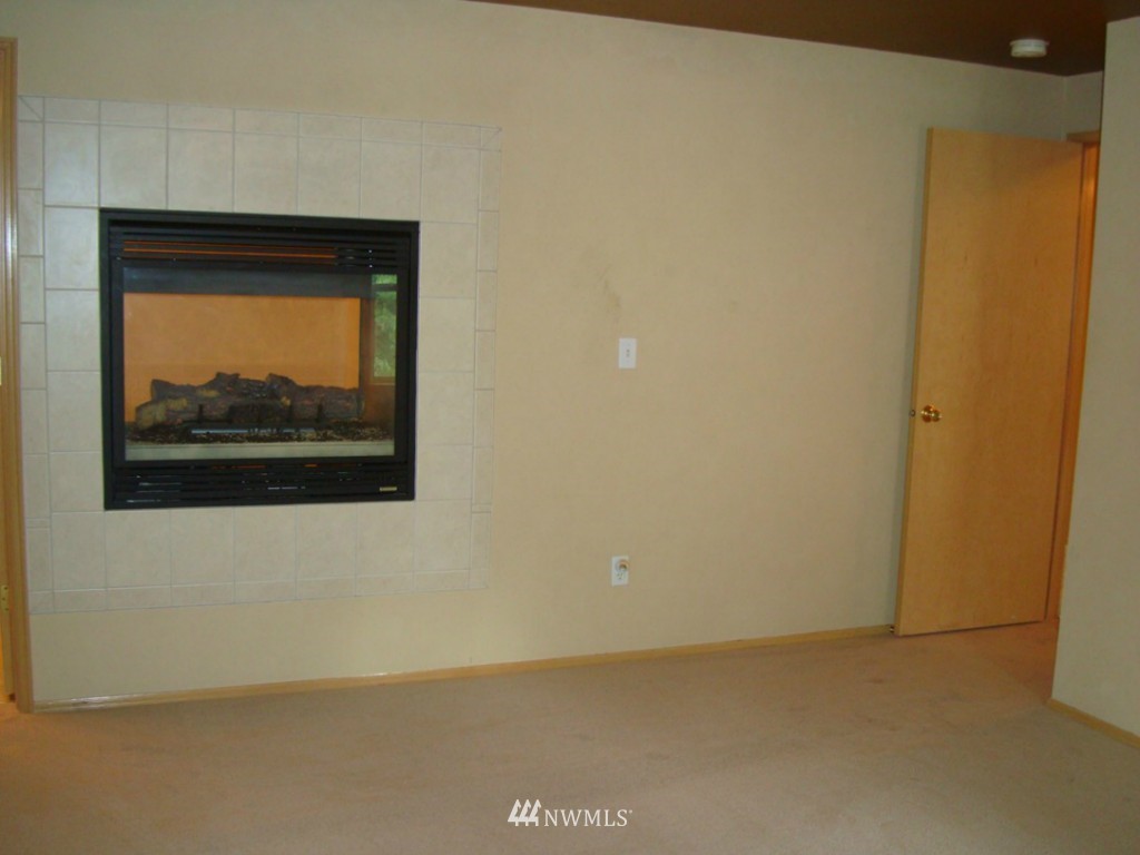 19974 101st Avenue Southeast Renton, WA 98055 - Photo 10 of 15 Gallery Image 10