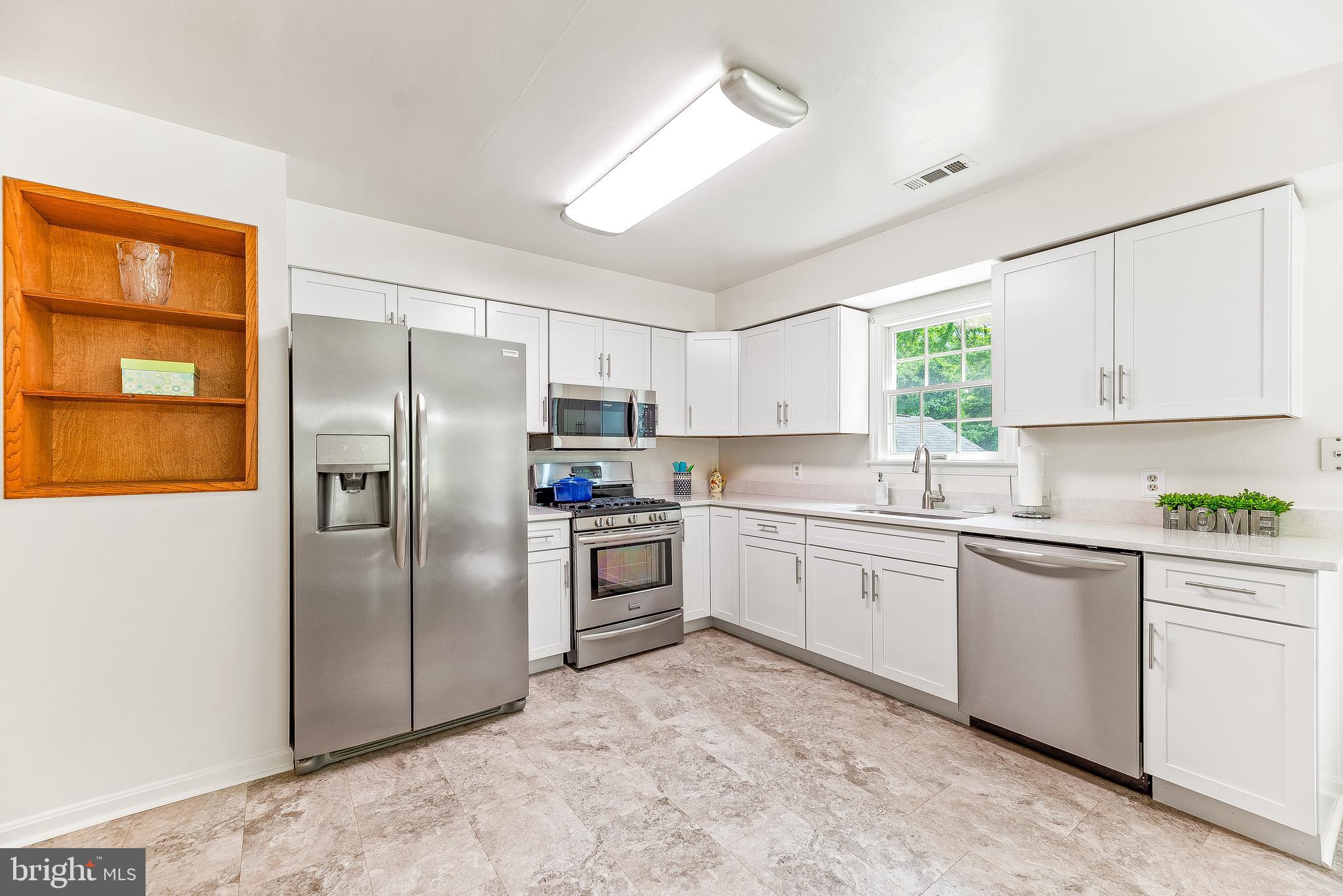 2717 Cove Point Road Lusby, MD 20657 - Photo 14 of 38 Stainless Appliances & Craftmaid Shaker Cabinets!