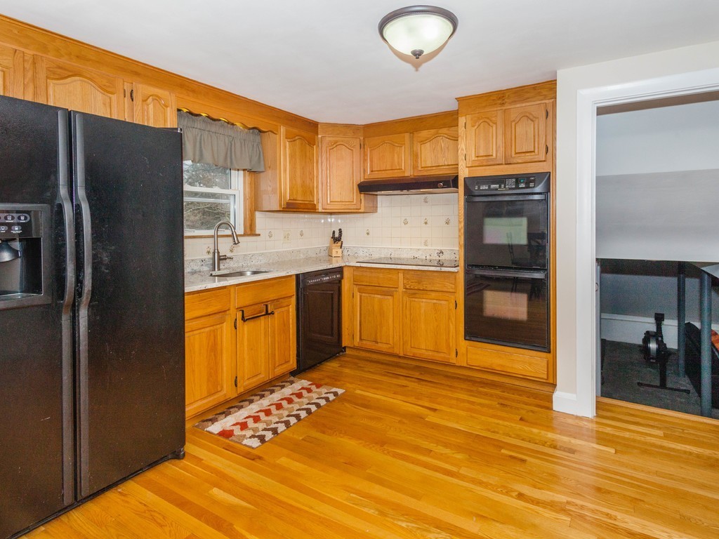160 Ravenswood Road Waltham, MA 02453 - Photo 3 of 28 Gallery Image 3