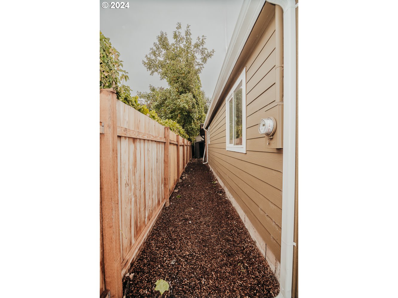 901 25th Street Springfield, OR 97477 - Photo 25 of 27 a view of a corridor