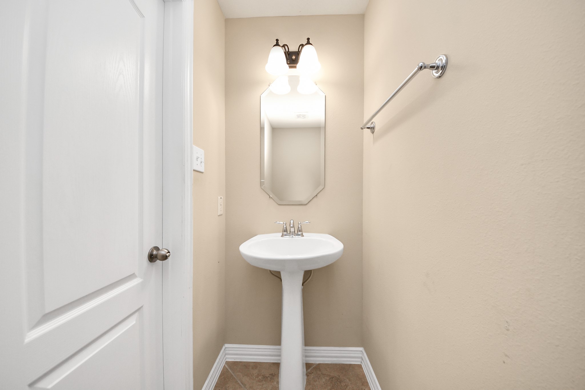 25006 Florina Ranch Drive Katy, TX 77494 - Photo 20 of 48 1st floor half bath