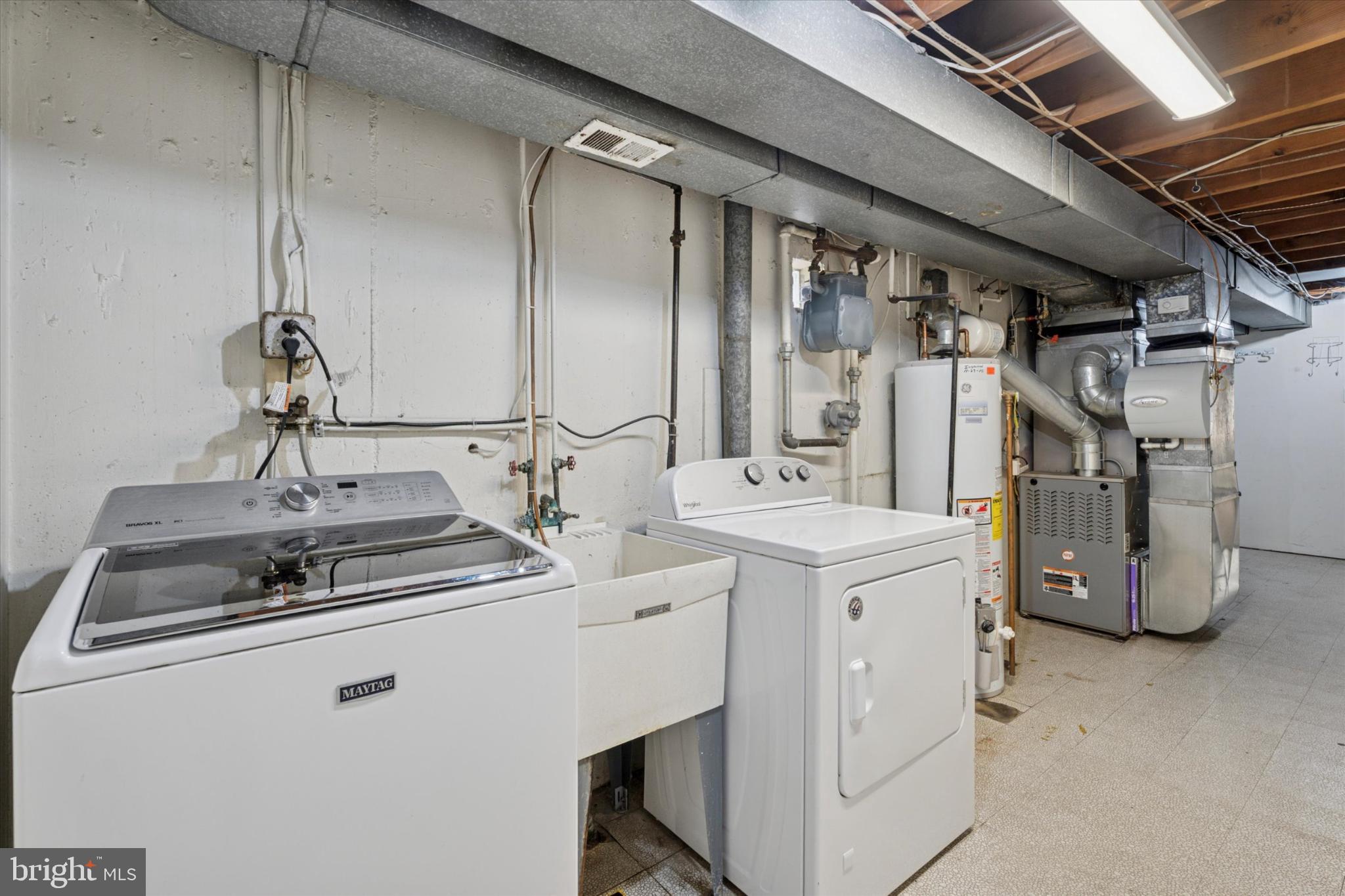 7429 Keiffer Street Philadelphia, PA 19128 - Photo 29 of 35 a utility room with dryer and washer