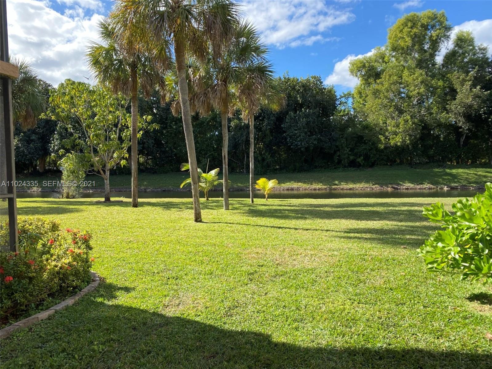 209 Lakeview Drive, Unit 202 Weston, FL 33326 - Photo 19 of 25 a view of a volley ball court