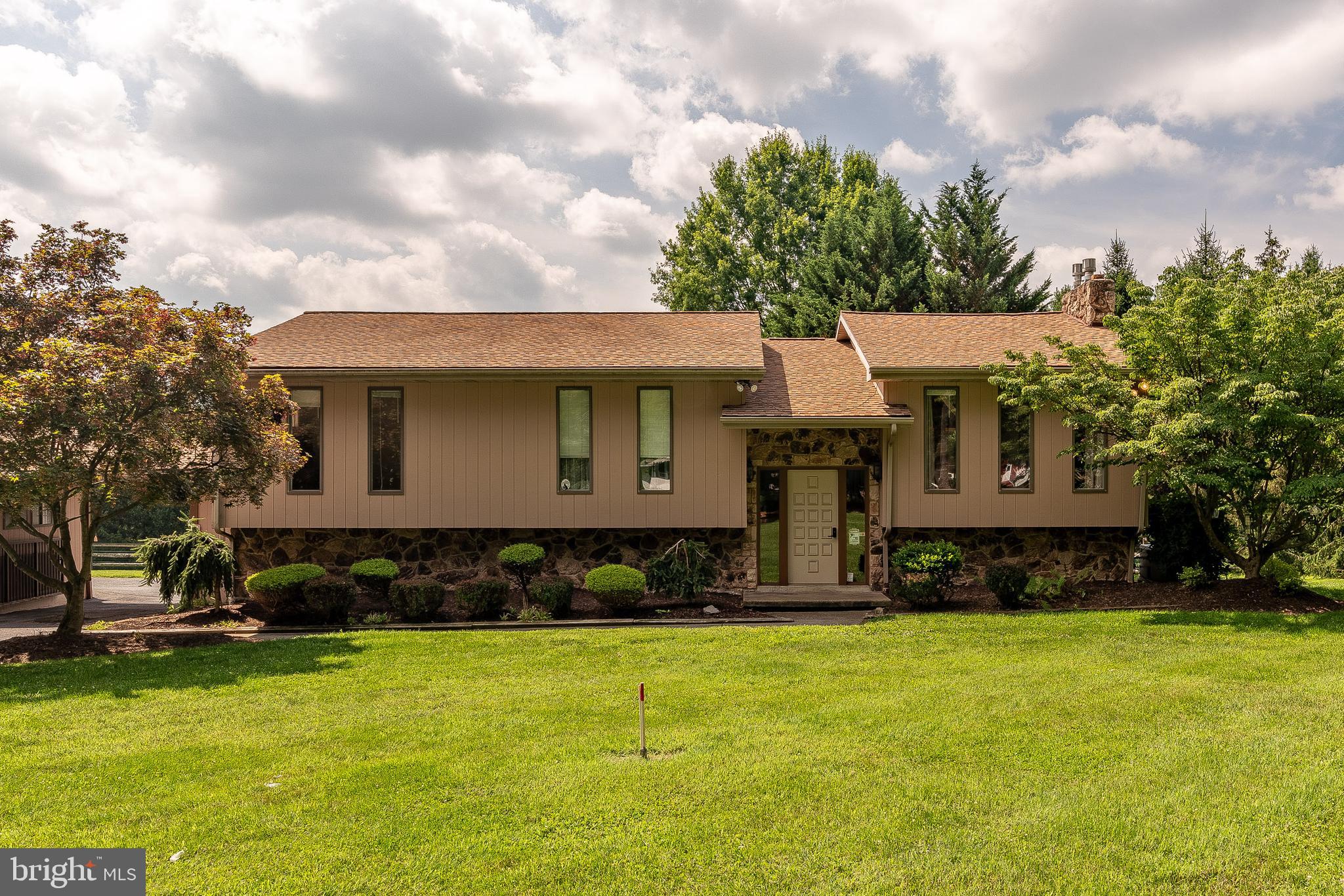 1488 Cedar Top Road Reading, PA 19607 - Photo 2 of 53