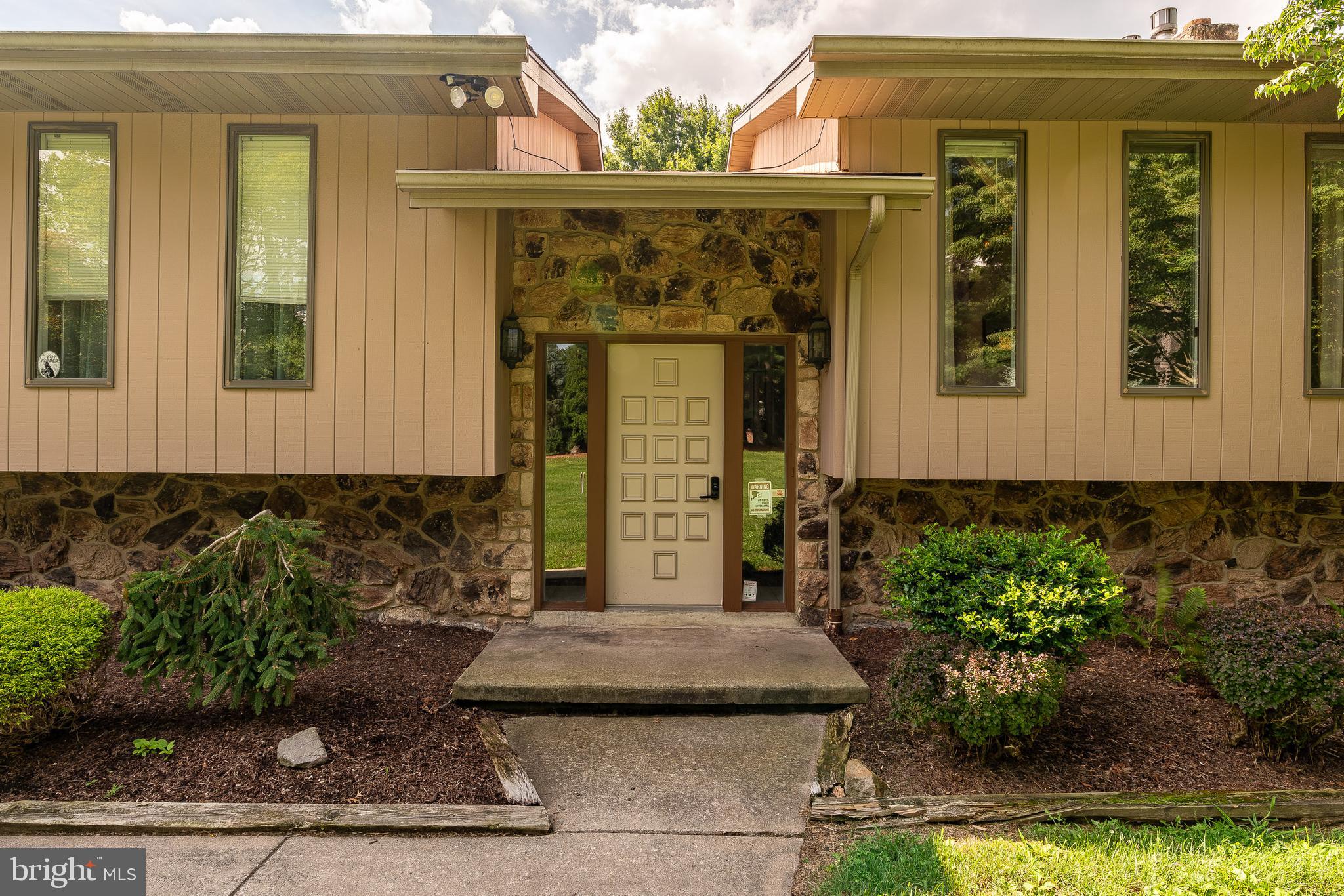 1488 Cedar Top Road Reading, PA 19607 - Photo 4 of 53