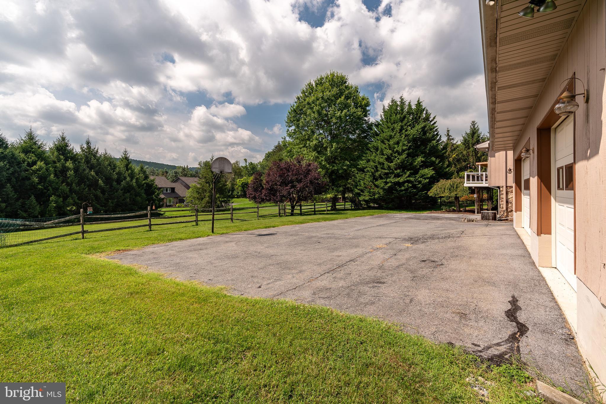 1488 Cedar Top Road Reading, PA 19607 - Photo 5 of 53