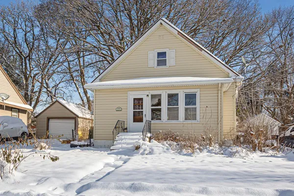 $79,000 | 604 Ulstad Avenue, Albert Lea, MN 56007