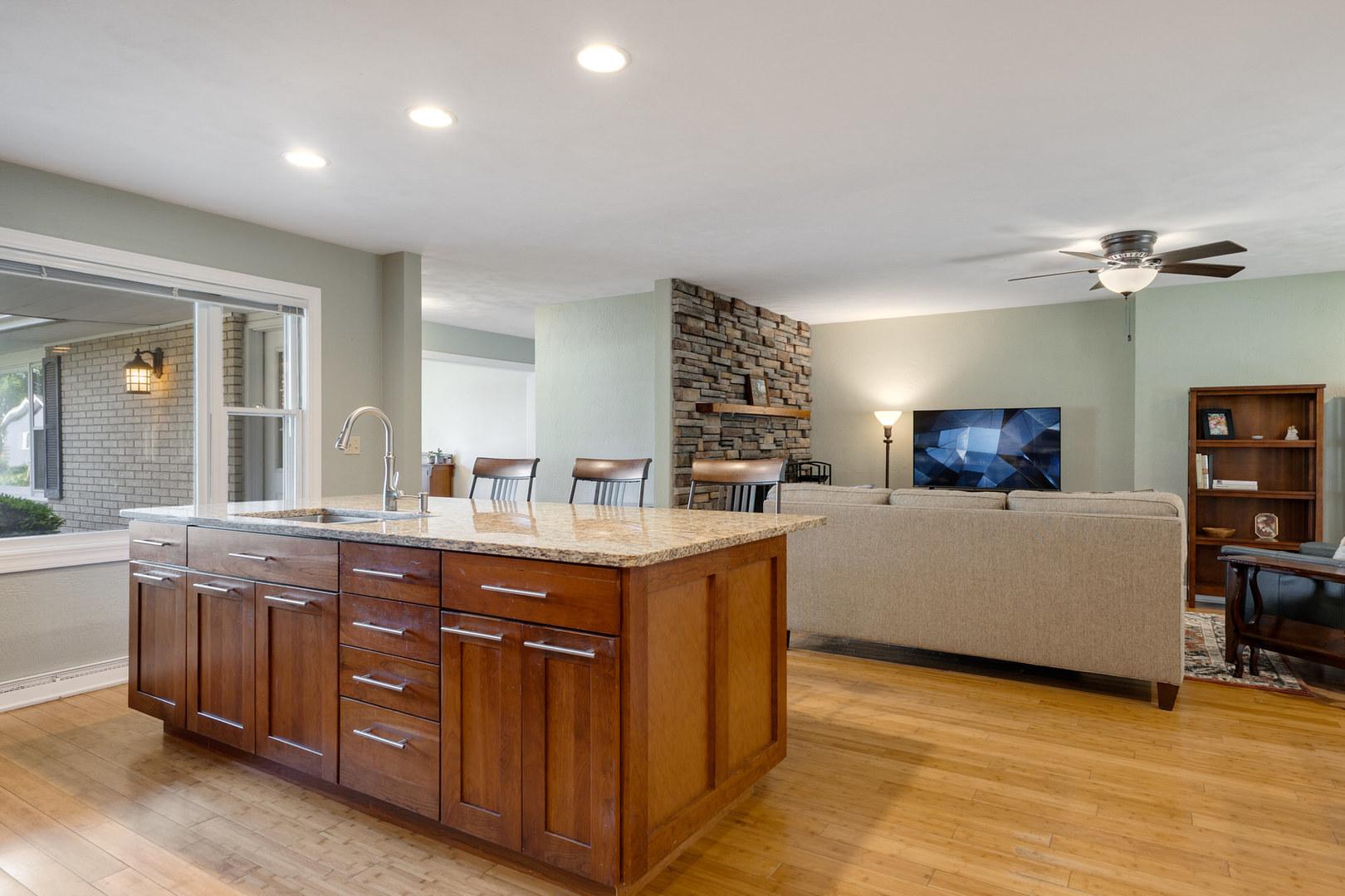 415 Maplewood Drive Sycamore, IL 60178 - Photo 9 of 31