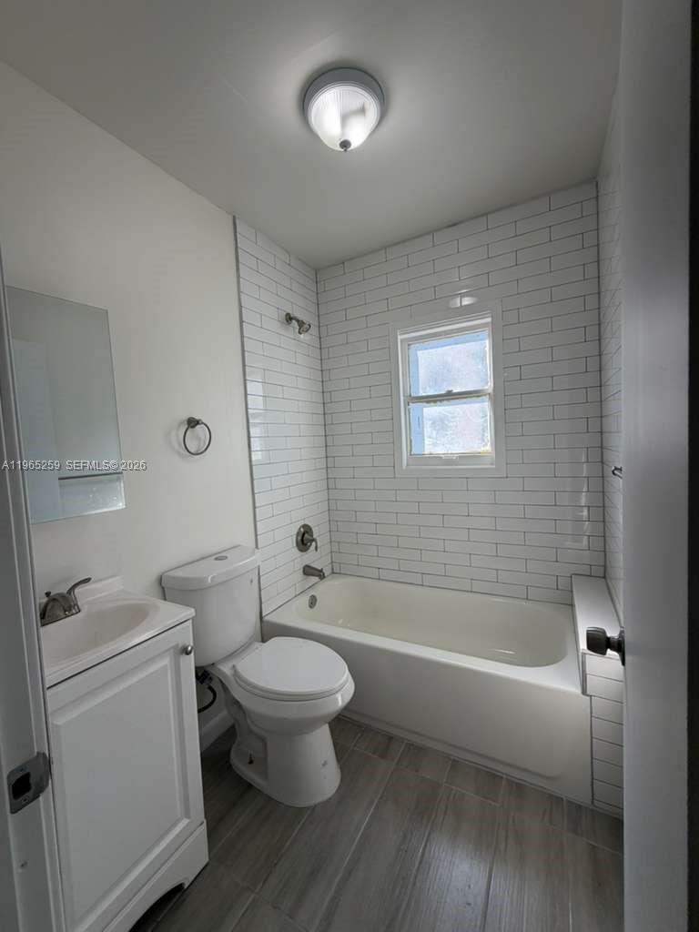 140 Northwest 13th Street, Unit 154 Miami, FL 33136 - Photo 11 of 18 a bathroom with a toilet a sink and bathtub