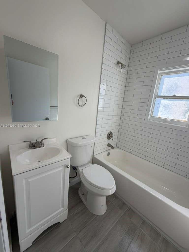 140 Northwest 13th Street, Unit 154 Miami, FL 33136 - Photo 10 of 18 a bathroom with a toilet sink and bathtub