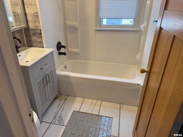$96,000 | 2129 North Wisconsin Avenue, Peoria, IL 61603