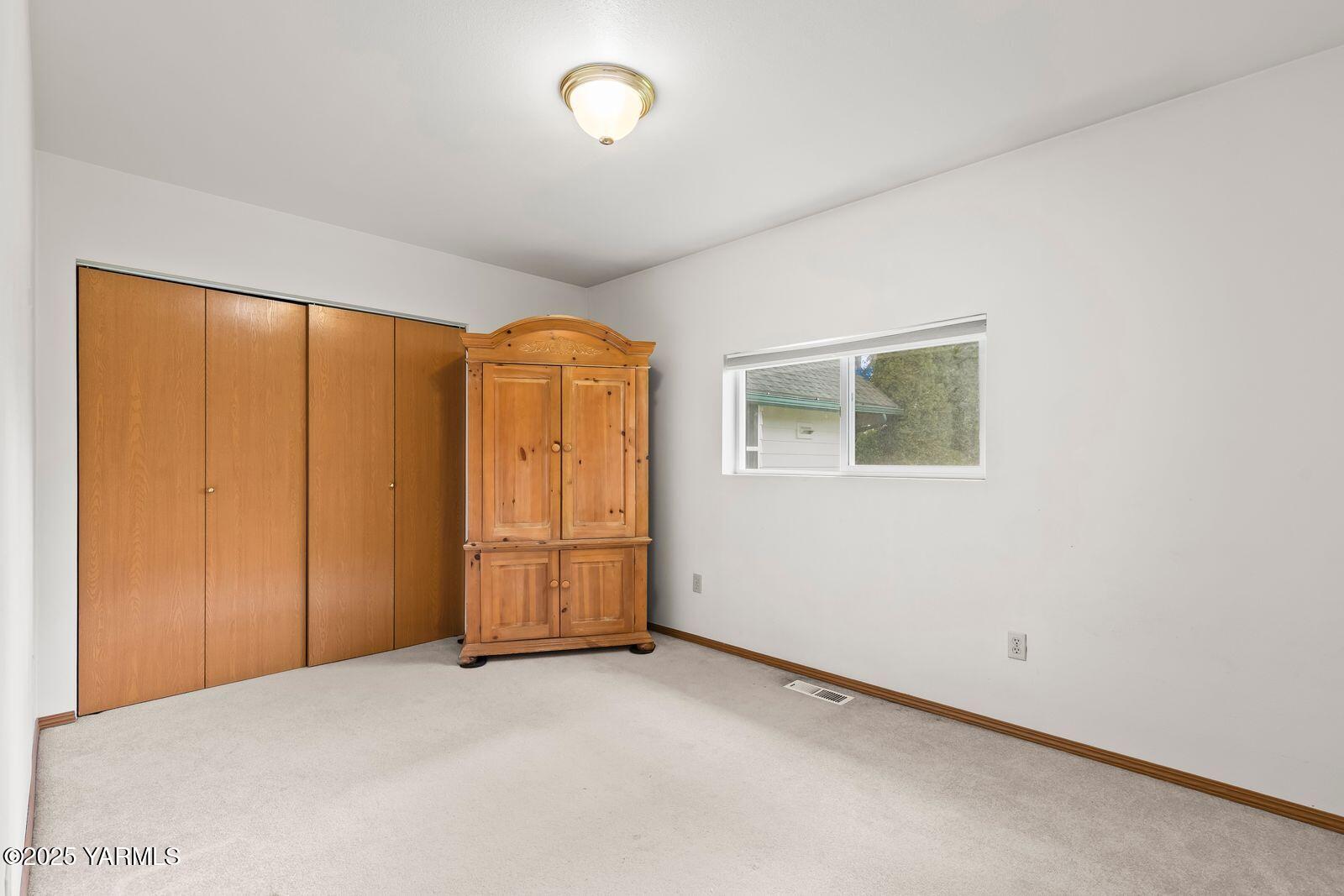592 Livengood Road Cowiche, WA 98923 - Photo 18 of 32 18- Main level bedroom 4