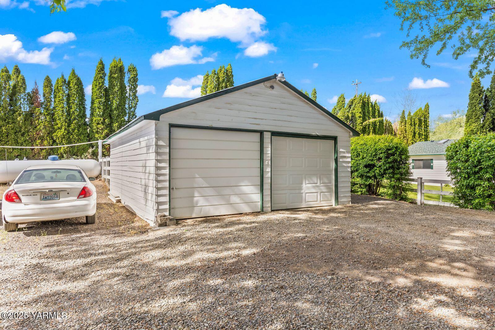 4- Garage