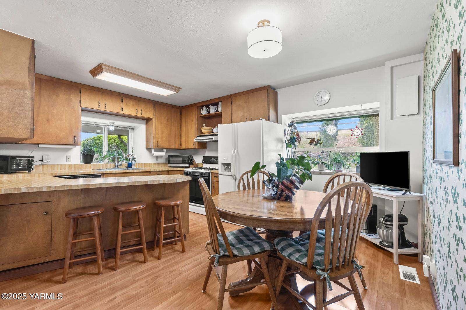 592 Livengood Road Cowiche, WA 98923 - Photo 8 of 32 8- Kitchen and Dining room