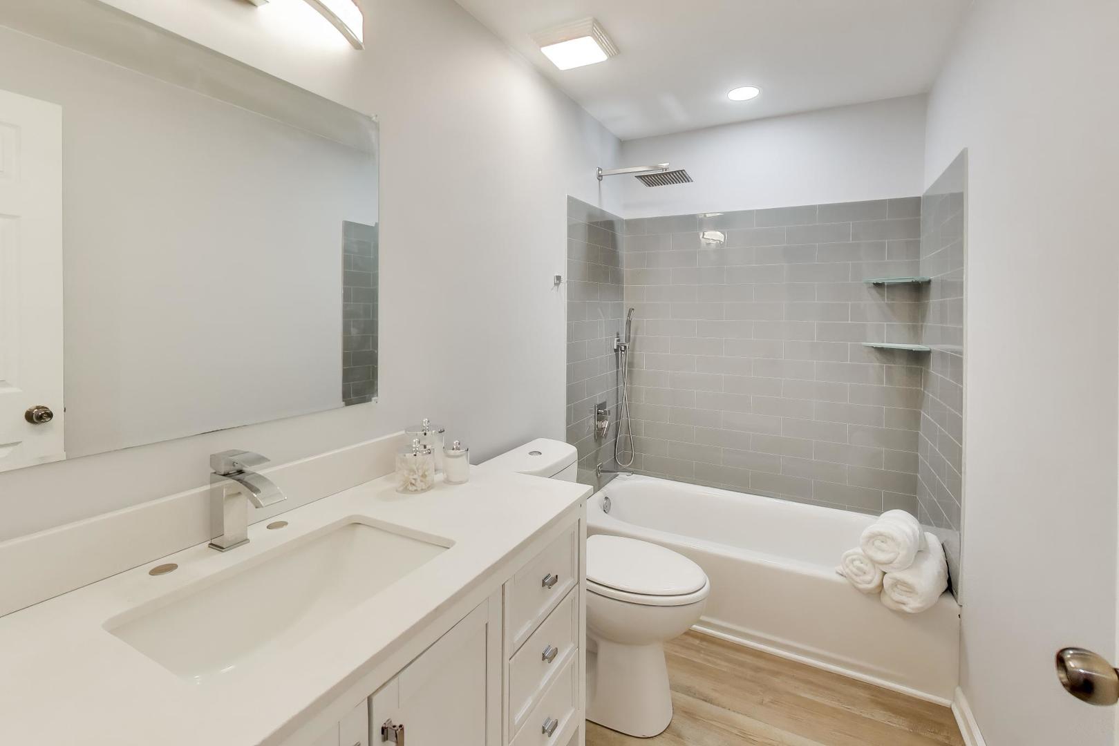 22 North Pistakee Lake Road, Unit 3E Fox Lake, IL 60020 - Photo 16 of 27