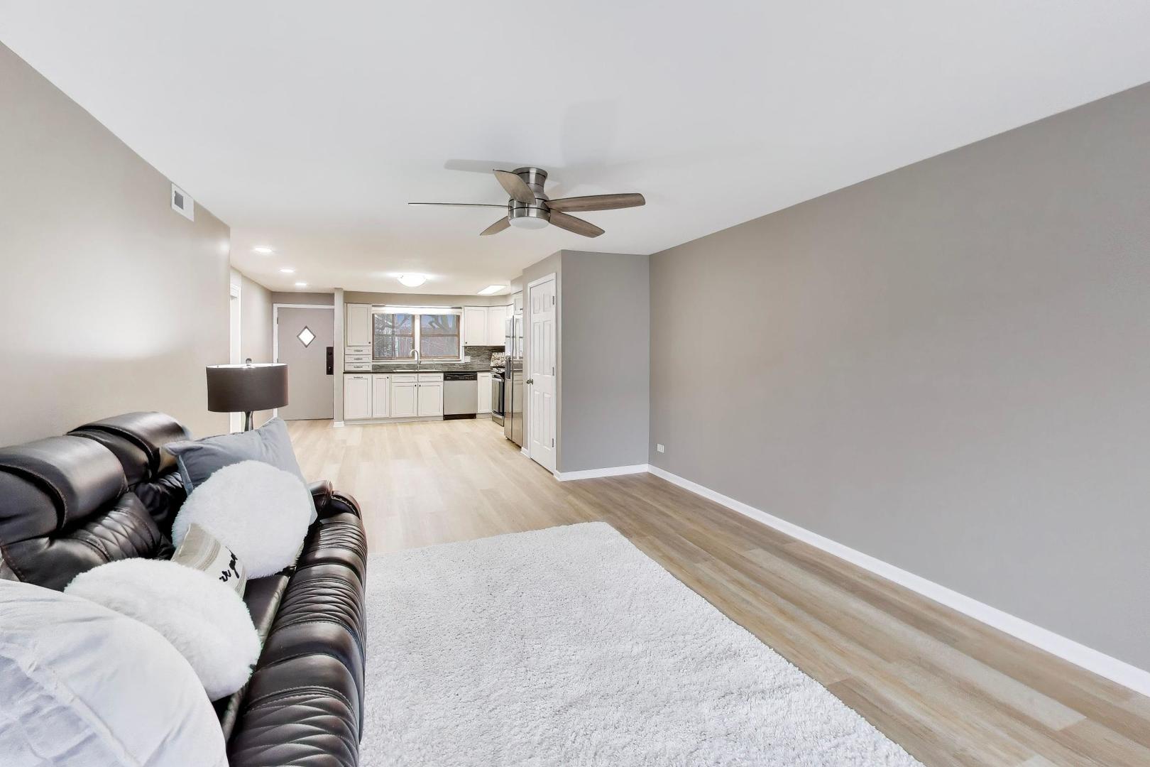 22 North Pistakee Lake Road, Unit 3E Fox Lake, IL 60020 - Photo 6 of 27