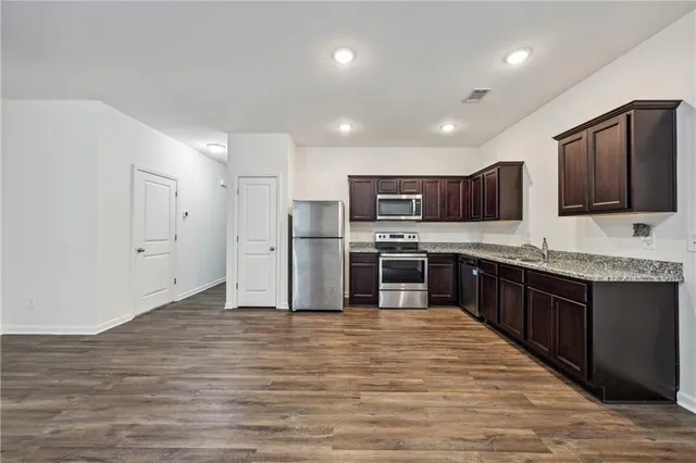 $1,950 | 3294 Tarian Way, Decatur, GA 30034