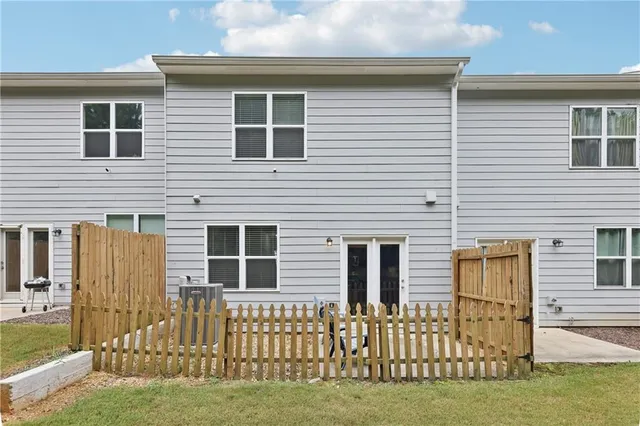 $1,950 | 3294 Tarian Way, Decatur, GA 30034