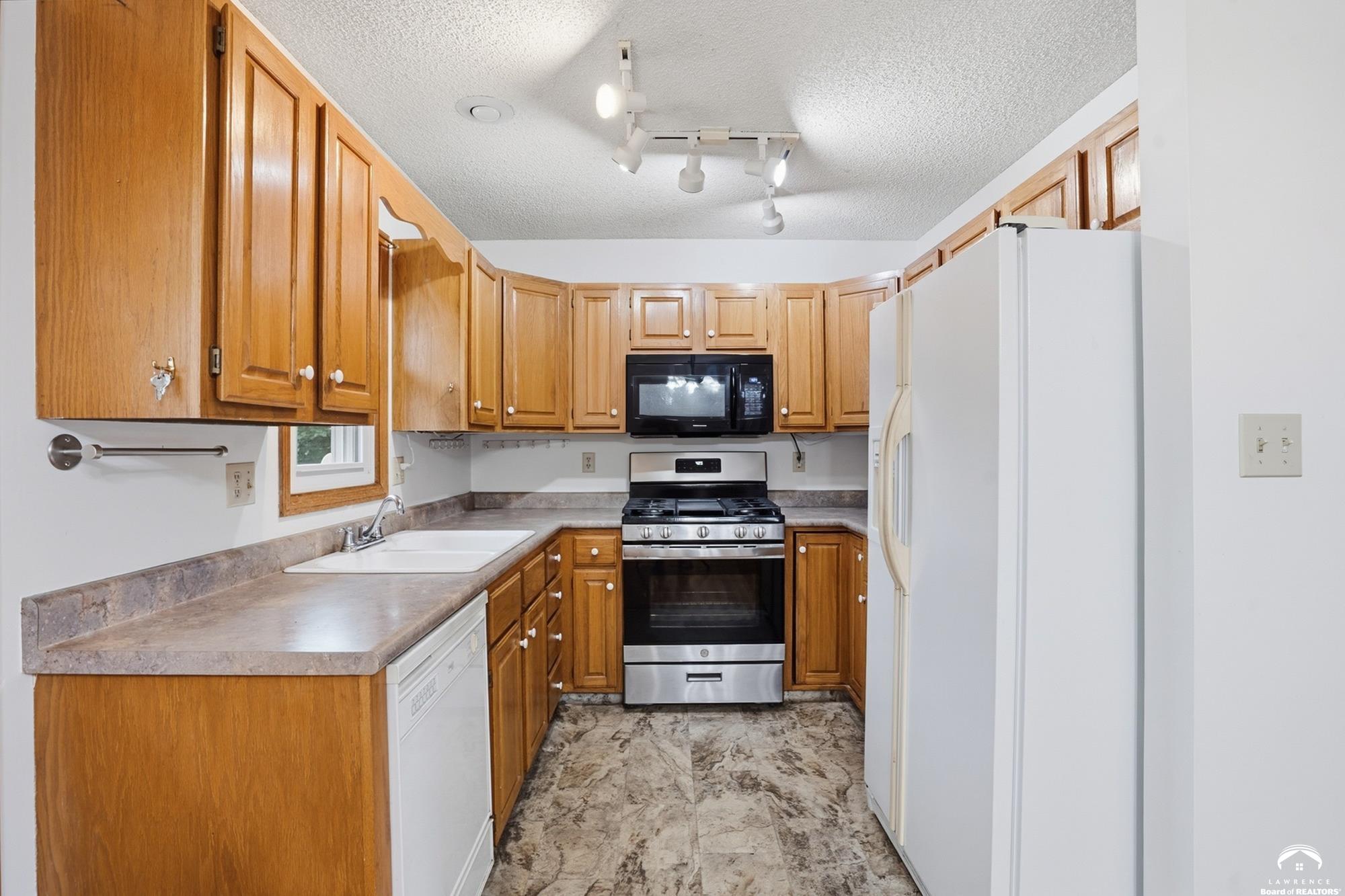 7225 Southwest Marian Road Topeka, KS 66614 - Photo 12 of 49