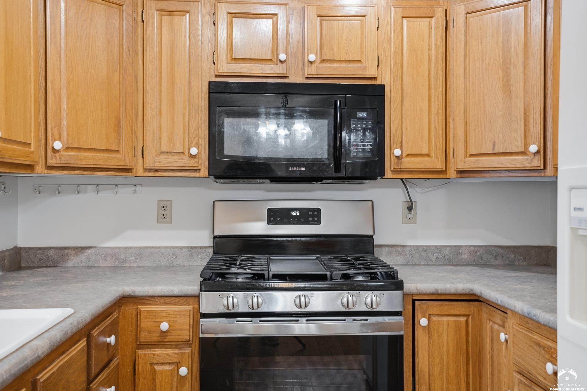 7225 Southwest Marian Road Topeka, KS 66614 - Photo 13 of 49