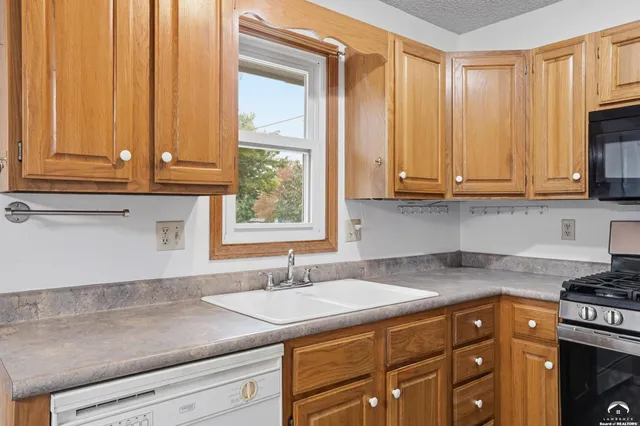 $272,900 | 7225 Southwest Marian Road, Topeka, KS 66614