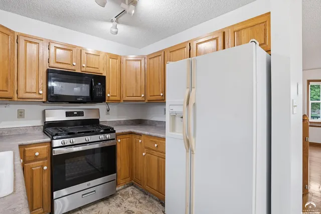 $272,900 | 7225 Southwest Marian Road, Topeka, KS 66614