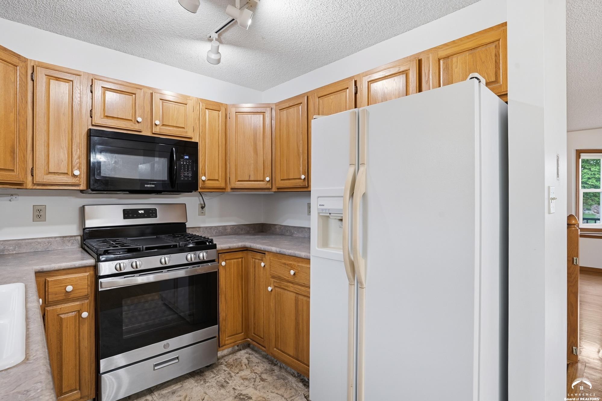 7225 Southwest Marian Road Topeka, KS 66614 - Photo 15 of 49