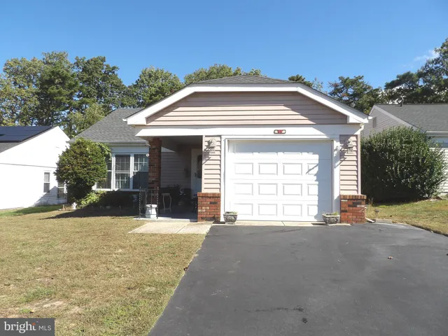 $294,000 | 69 Buckingham Drive, Southampton, NJ 08088