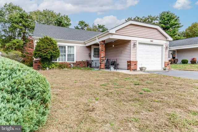 $294,000 | 69 Buckingham Drive, Southampton, NJ 08088