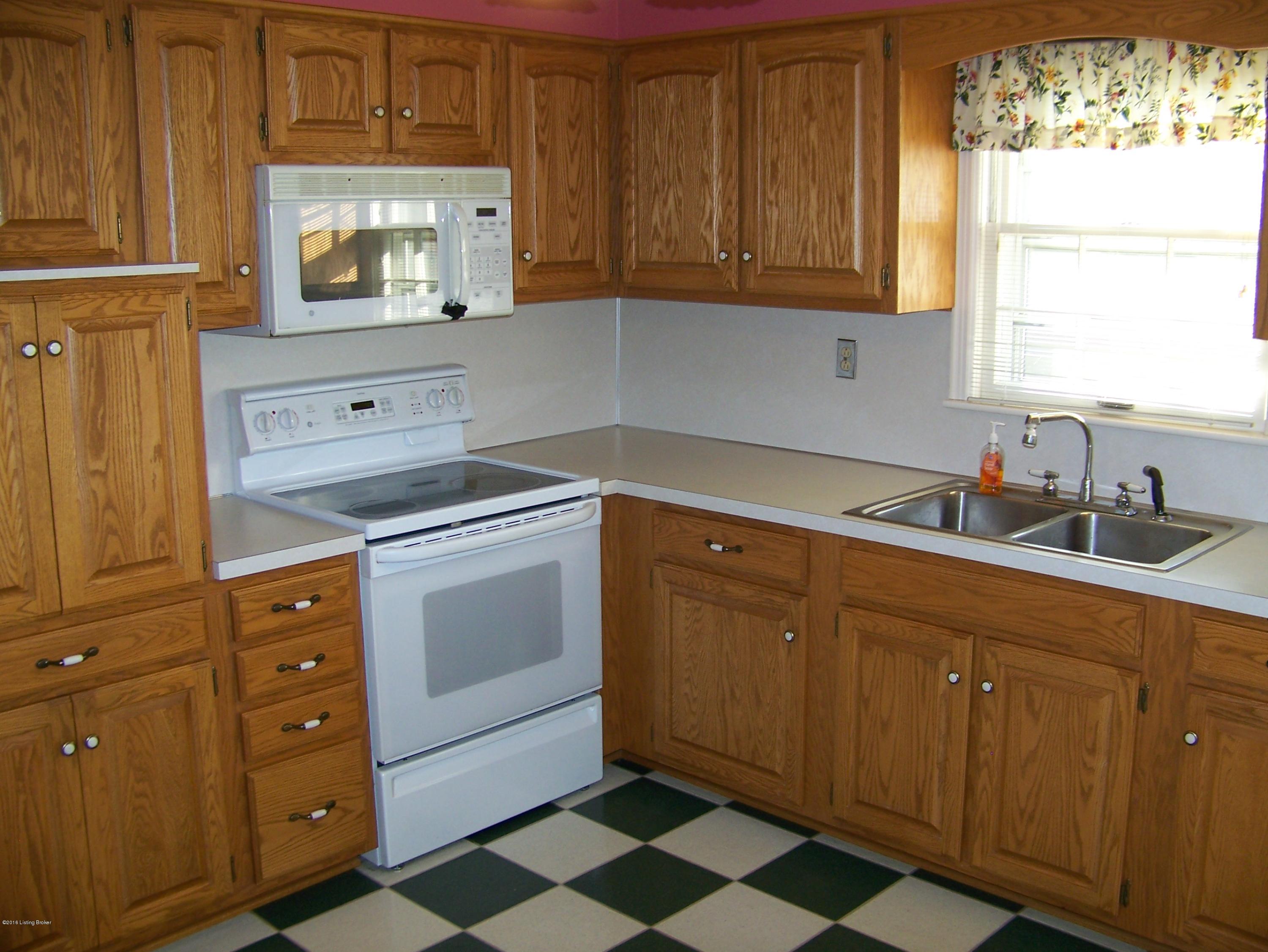 2913 Nepperhan Road Louisville, KY 40218 - Photo 8 of 32 kitchen