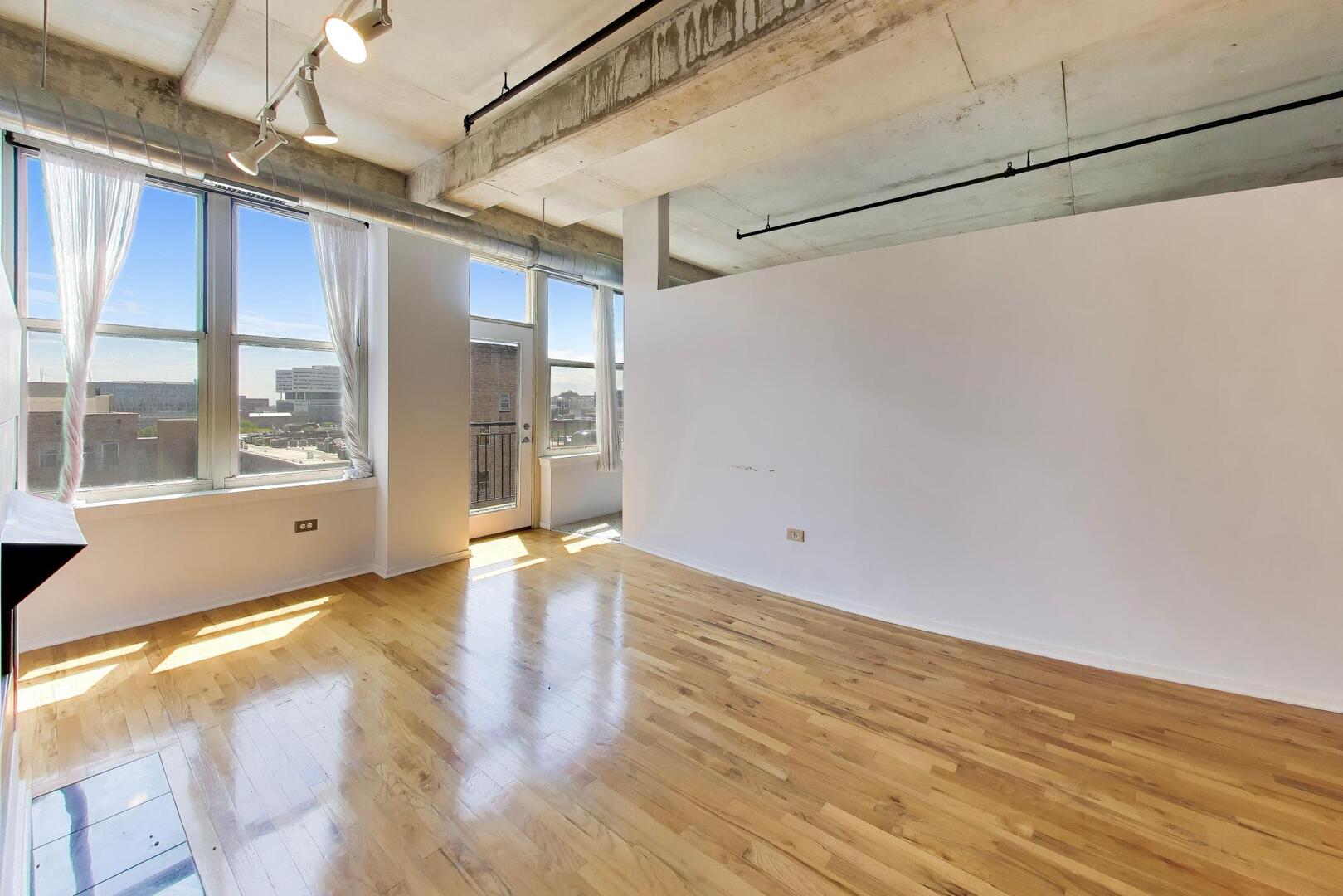 6 South Laflin Street, Unit 923 Chicago, IL 60607 - Photo 5 of 24 a view of an empty room with a window