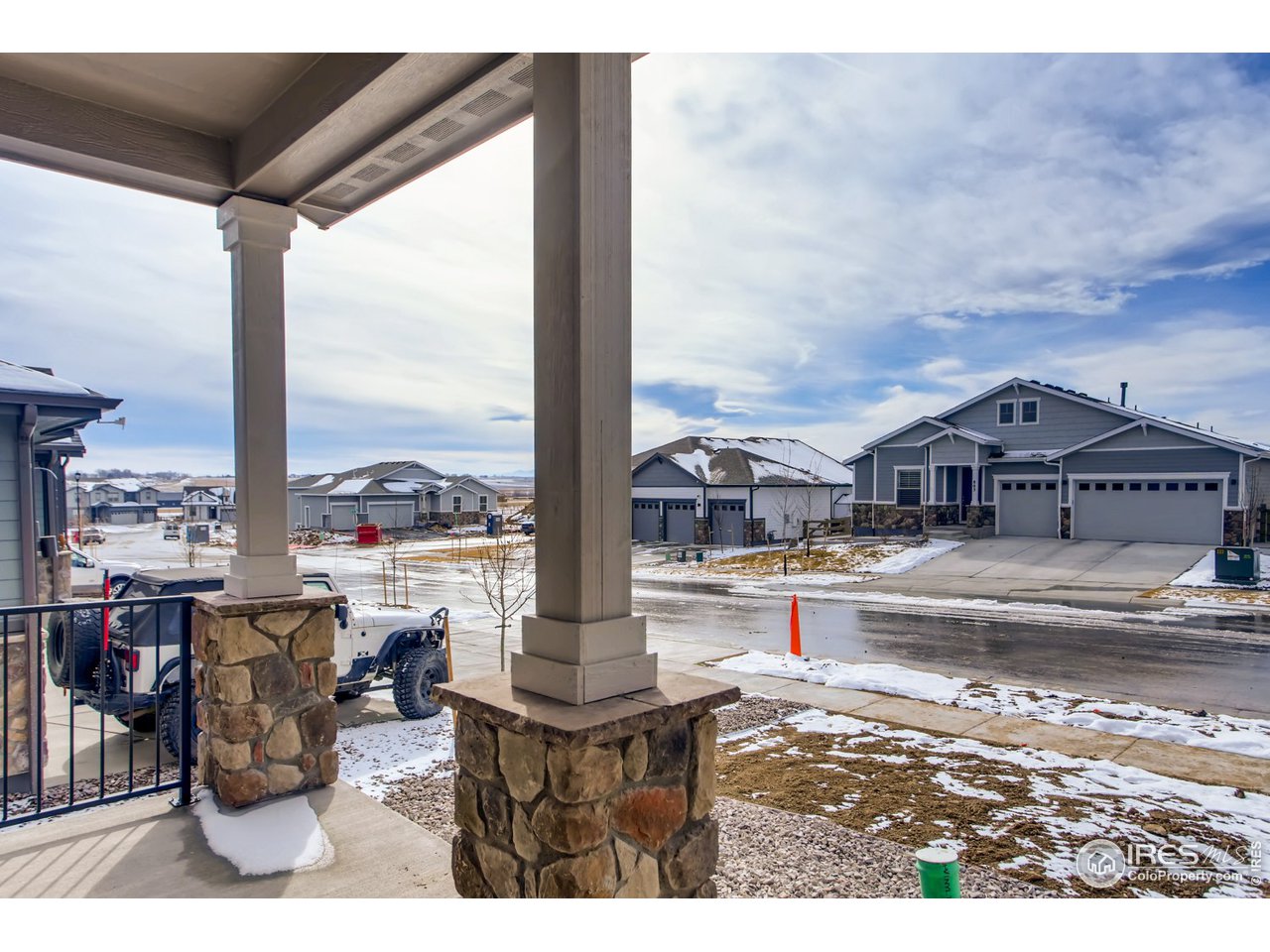 796 Lowry Lane Berthoud, CO 80513 - Photo 5 of 28 a living room with furniture