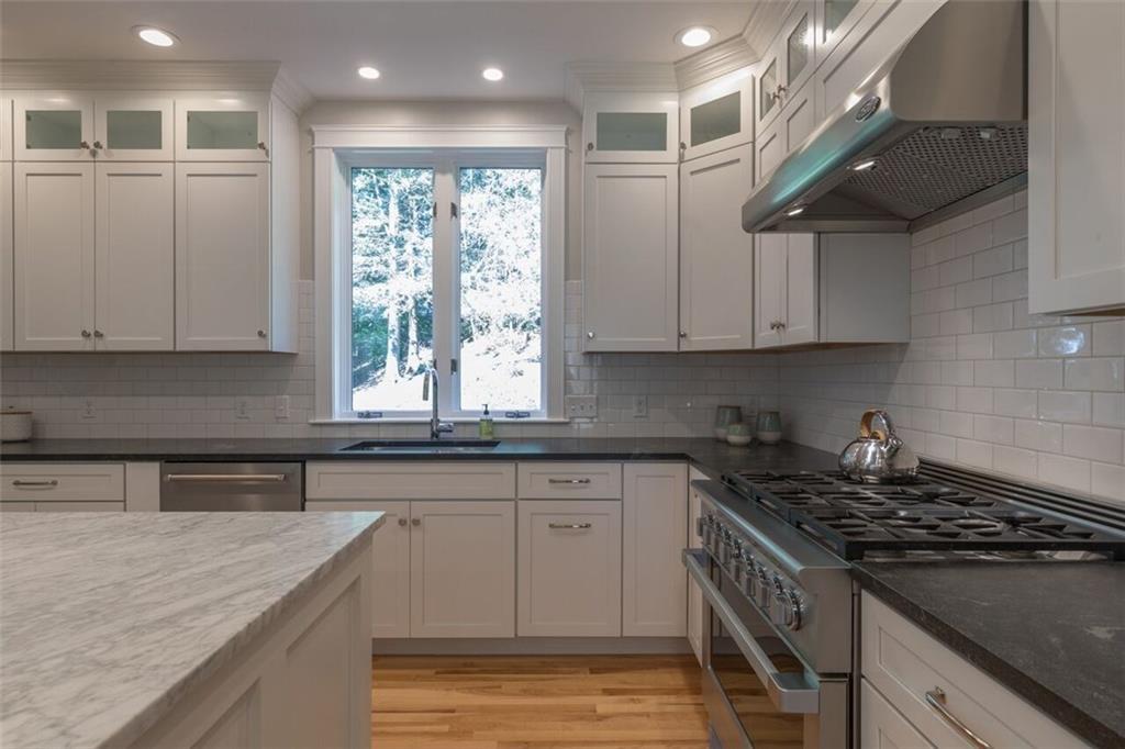 34 Stonegate Road Cape Elizabeth, ME 04107 - Photo 5 of 30 Photo
