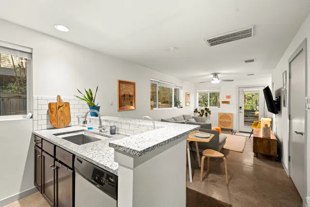 $2,500 | 2005 Pennsylvania Avenue, Unit B, Austin, TX 78702