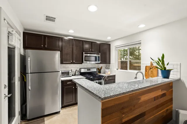 $2,500 | 2005 Pennsylvania Avenue, Unit B, Austin, TX 78702