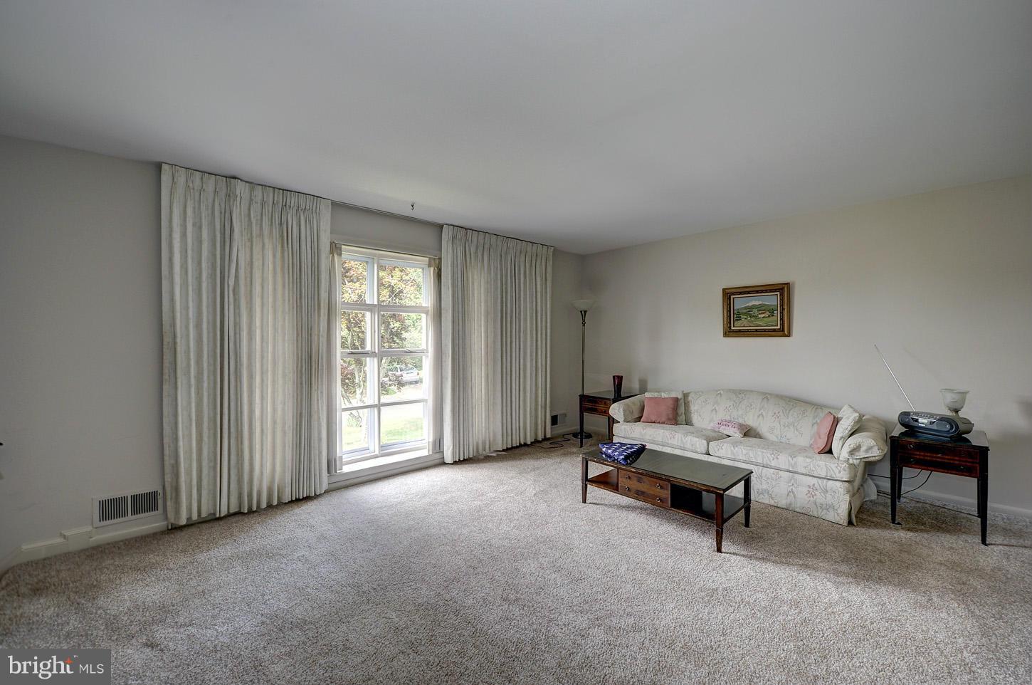 12115 Arbie Road Silver Spring, MD 20904 - Photo 3 of 21 Living Room