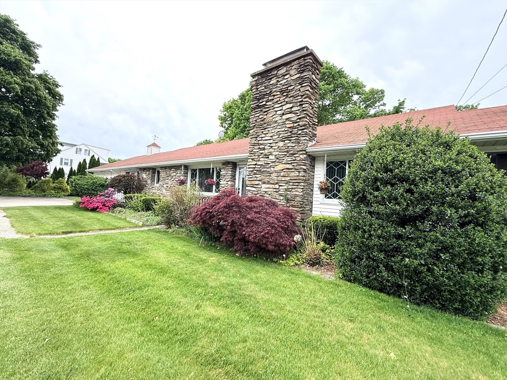 33 Slater Street Webster, MA 01570 - Photo 3 of 24
