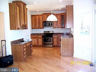 2747 Applehouse Road Philadelphia, PA 19114 - Photo 2 of 5 Gallery Image 2