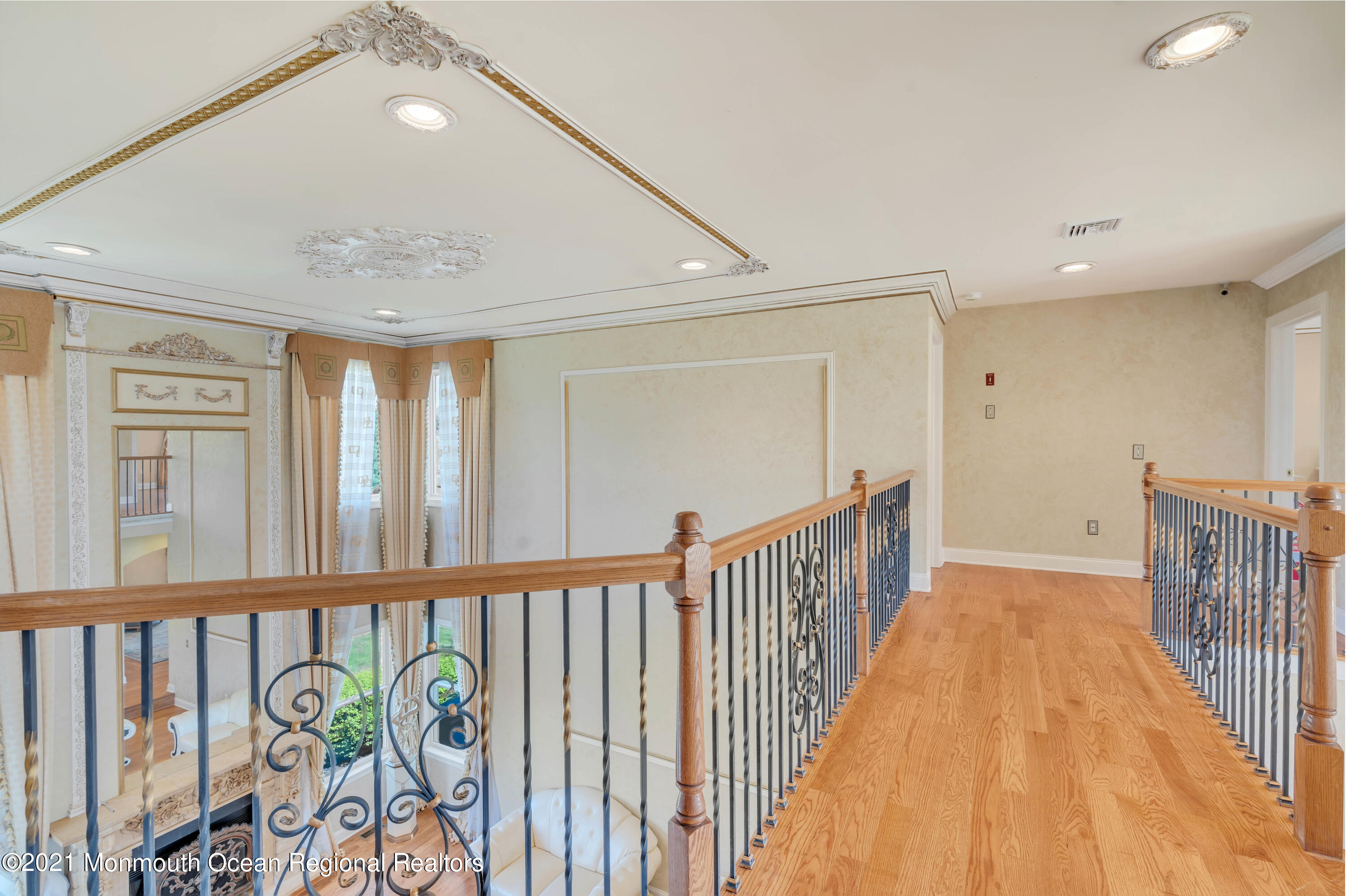 60 Yellow Meetinghouse Road Cream Ridge, NJ 08514 - Photo 11 of 33 a view of a hallway