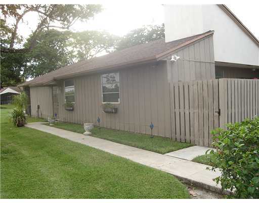11690 Timbers Way, Unit 42A Boca Raton, FL 33428 - Photo 1 of 7 Primary Photo