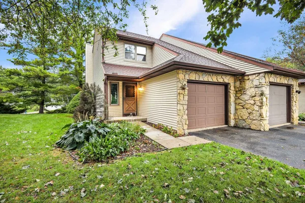 $214,900 | 301 Williamsburg Way Court, Fitchburg, WI 53719