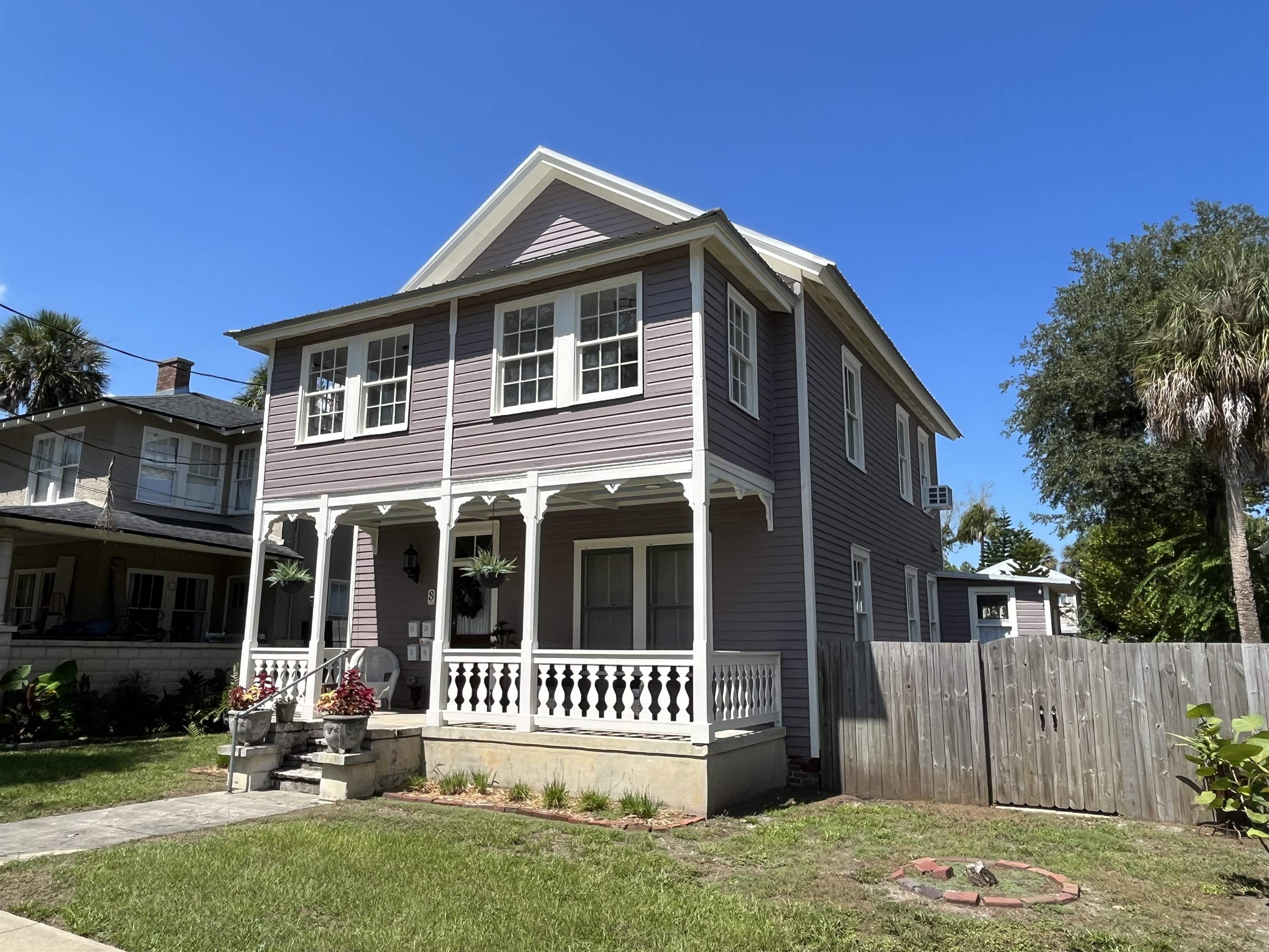 8 Rohde Avenue, Unit 4 St. Augustine, FL 32084 - Photo 6 of 18 a front view of a house with a yard